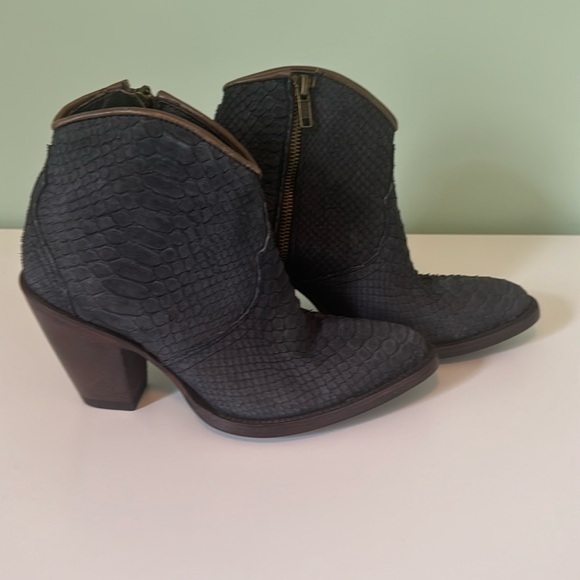 Azulado Kyra Boots - Picture 1 of 6